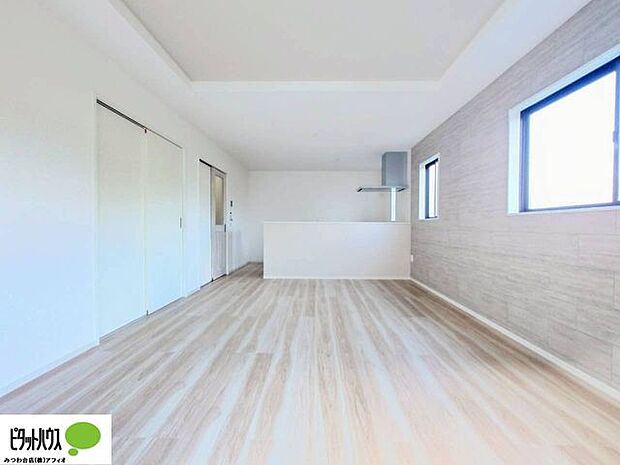 アクセントクロスを使用した、おしゃれなリビング