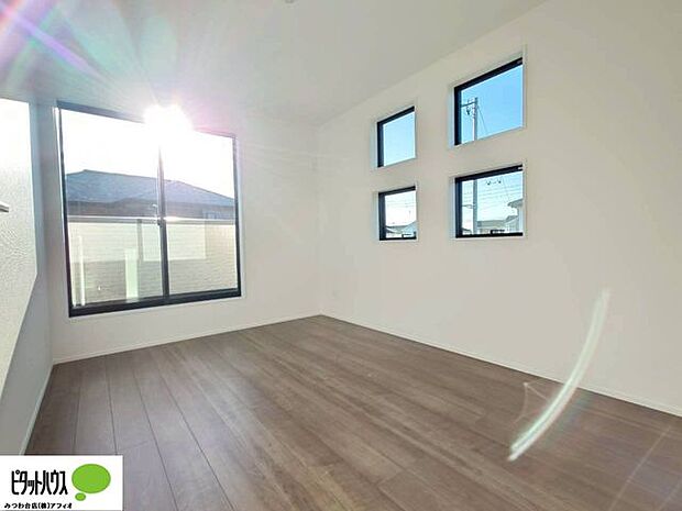 シンプルなお部屋は、それぞれの理想のイメージをかたちにしやすいですよね!