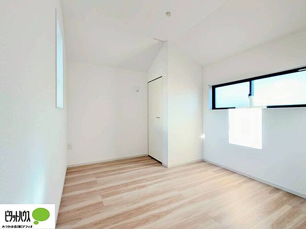 シンプルなお部屋は、それぞれの理想のイメージをかたちにしやすいですよね!