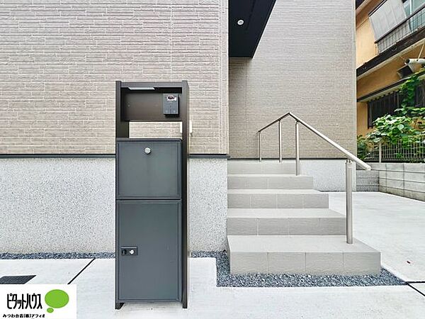 不在時にも荷物を受け取れる宅配BOX。