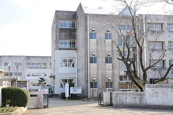 四街道市立　八木原小学校 徒歩30分。 2400m