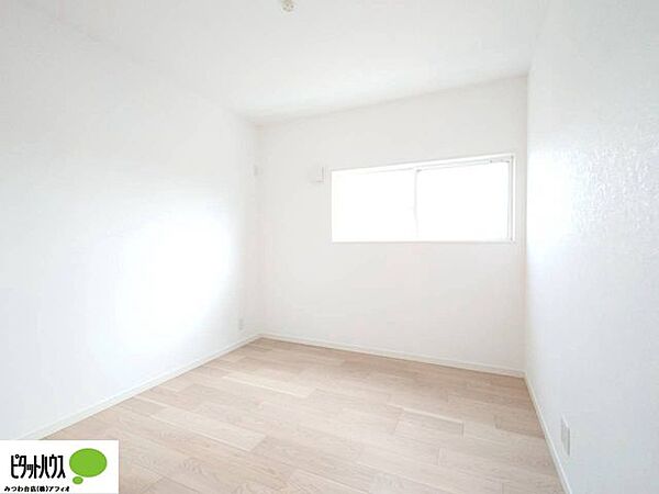 シンプルなお部屋は、それぞれの理想のイメージをかたちにしやすいですよね！