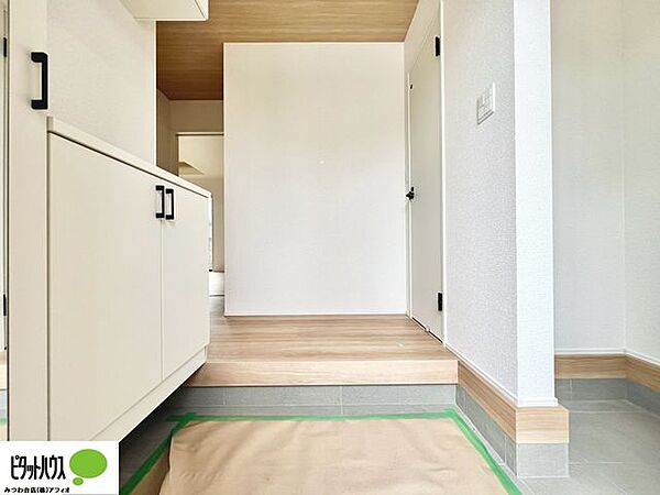 収納たっぷりでいつもきれいな玄関を。