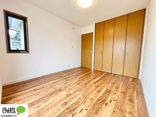 シンプルなお部屋は、それぞれの理想のイメージをかたちにしやすいですよね！