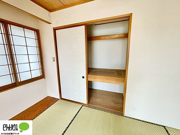 和室にある押入れは来客用の布団や季節の布団もしっかり保管できます。