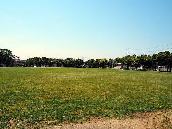 貝渕公園 徒歩13分。 1070m