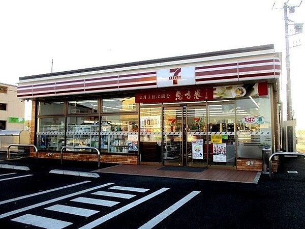 セブンイレブン袖ケ浦駅北口店 徒歩5分。 370m