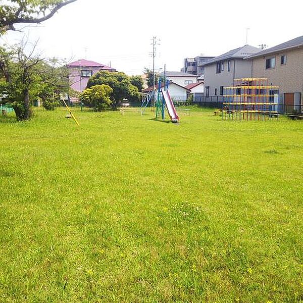 桃園公園 徒歩8分。 640m
