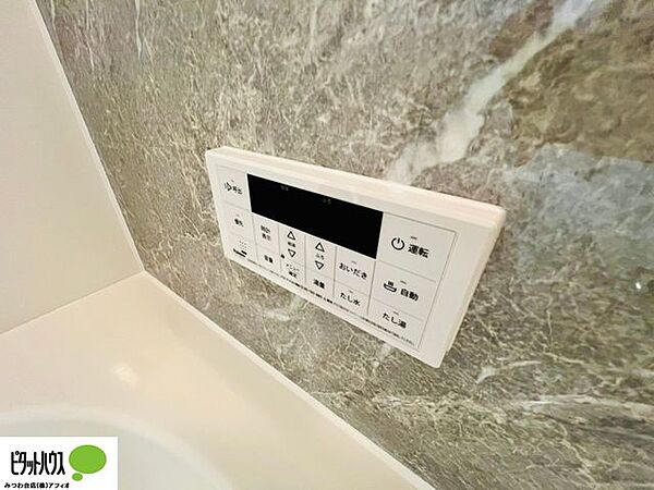 施工例写真：使いやすいシンプルな浴室パネル