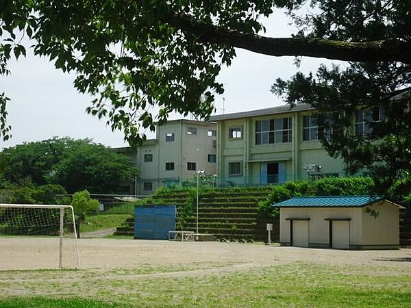 市原市立牛久小学校 徒歩45分。 3590m