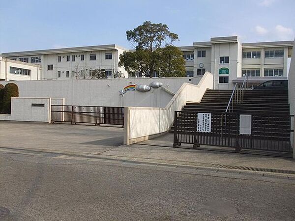 市原市立国分寺台西中学校 徒歩8分。 600m