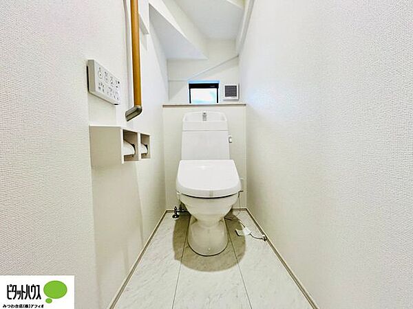 施工例写真　1・2階ウォシュレットトイレ完備。