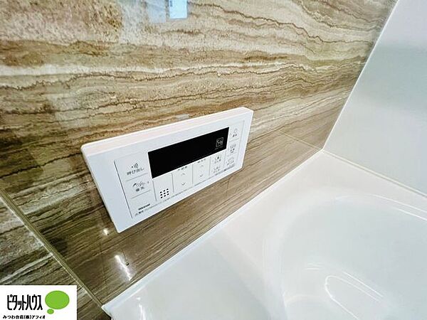 施工例写真　使いやすいシンプルな浴室パネル
