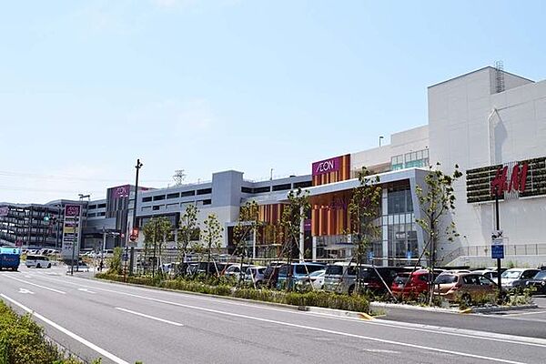 イオンスタイルユーカリが丘 徒歩13分。 1000m