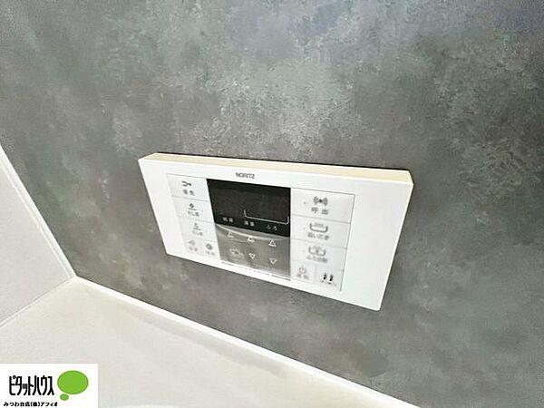 施工例写真　使いやすいシンプルな浴室パネル