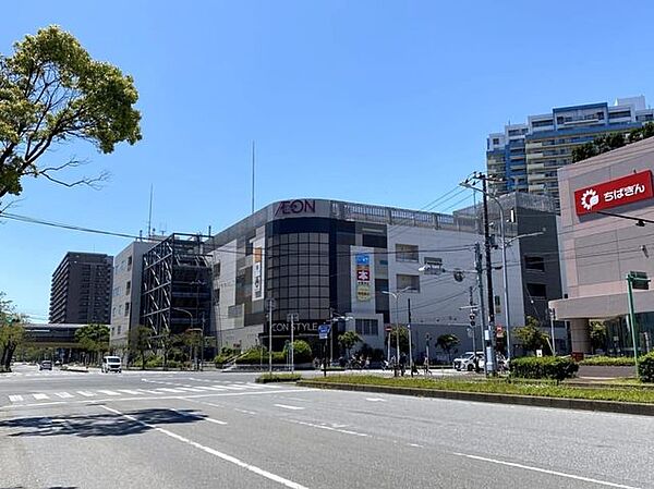 イオンスタイル検見川浜 徒歩14分。 1070m