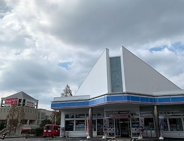 ローソン/千葉あすみが丘四丁目店 徒歩9分。 680m