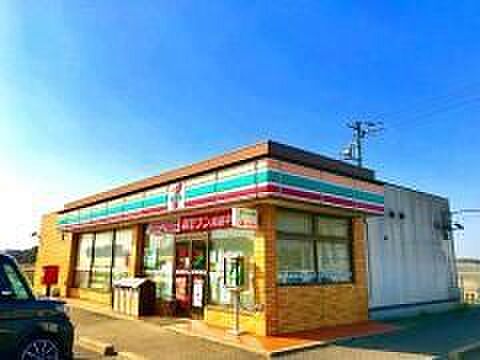 セブンイレブン茂原新小轡店 徒歩11分。 820m