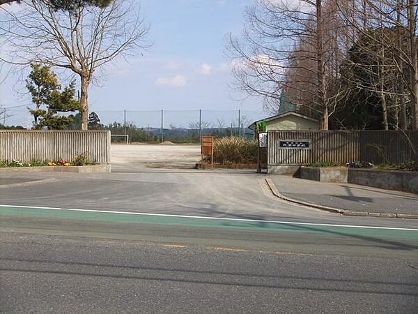 市原市立　双葉中学校 徒歩15分。 1200m