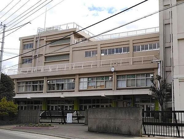 松戸市立六実第三小学校 徒歩2分。 160m