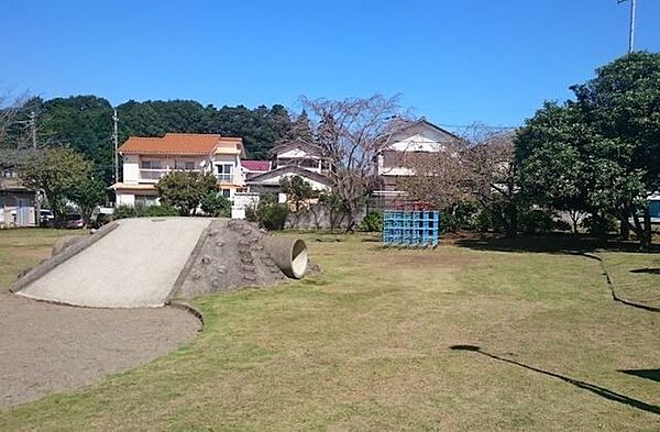 グリーンタウン第1児童公園 徒歩9分。 680m