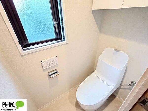 ウォシュレットトイレ完備。