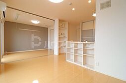 埼玉新都市交通 東宮原駅 徒歩11分の賃貸アパート 3階2LDKのリビング/ダイニング