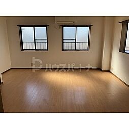 プレゼントコート 3階1Kのリビング/ダイニング