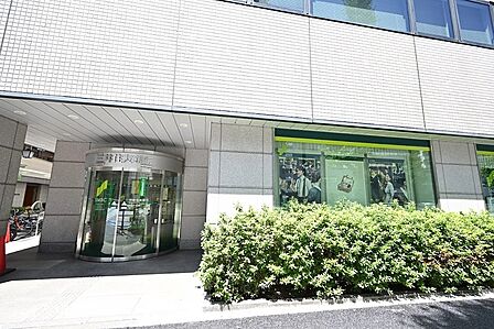 三井住友銀行 小石川支店　徒歩4分です。