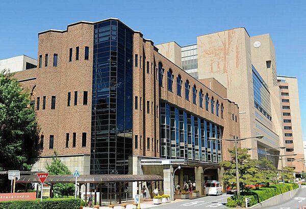 東京大学医学部附属病院　徒歩9分です。