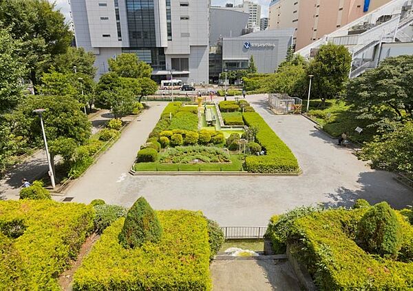 文京区立　本郷給水所公苑 徒歩9分です。
