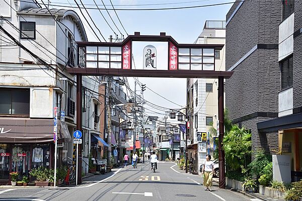 よみせ通り商栄会　徒歩13分です。