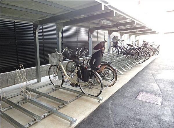 敷地内駐輪場有り。