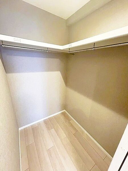 2箇所のウォークインクローゼットで家族のお荷物もスッキリ収納いただけます。