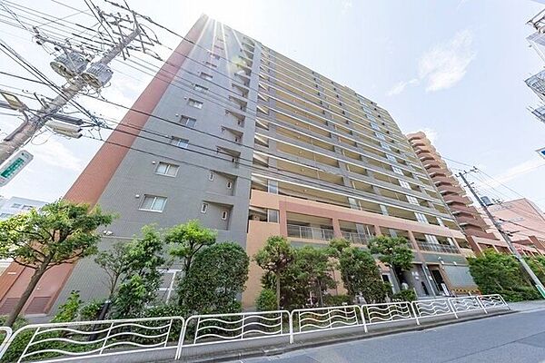 昔ながらの下町情緒と再開発による都会的な雰囲気が共存し、暮らしやすさと多様な魅力が感じられる街です。