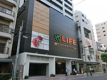 ライフ 新御徒町店 徒歩6分です。