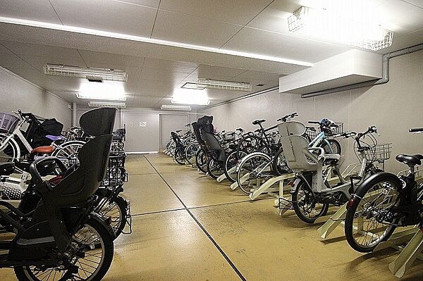 雨風の影響を受けない屋内駐輪場