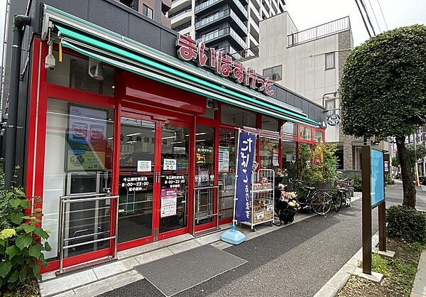 まいばすけっと 牛込柳町駅東店　徒歩6分です。