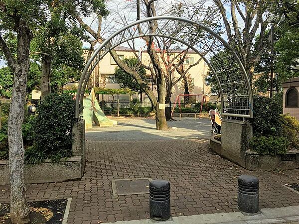 新宿区立　南榎公園　徒歩3分です。