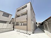 吹田駅より徒歩7分 築1年 3階建の賃貸物件