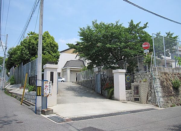 飛松中学校まで徒歩約5分