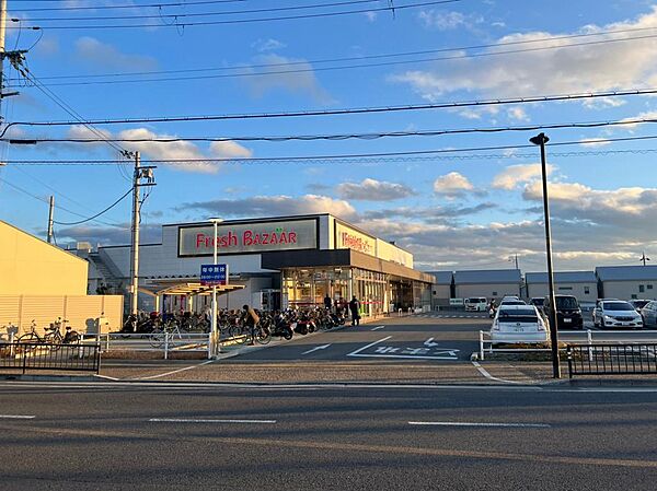 スーパーまで徒歩約7分