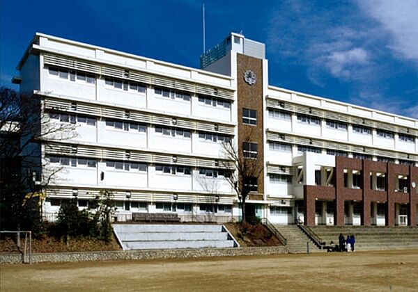 神戸市立垂水東中学校：徒歩3分