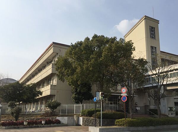 神戸市立湊小学校まで457m