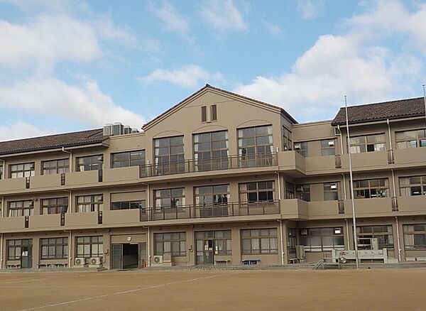 神戸市立会下山小学校：徒歩10分