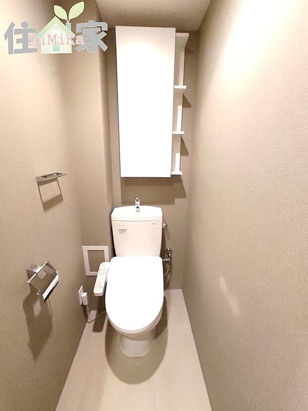 トイレに収納があるのは便利ですね。