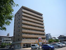 岡山県岡山市北区岡町（賃貸マンション2K・6階・36.75㎡） その1