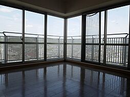 ファミールタワープラザ岡山イーストタワー 24階3LDKのリビング/ダイニング