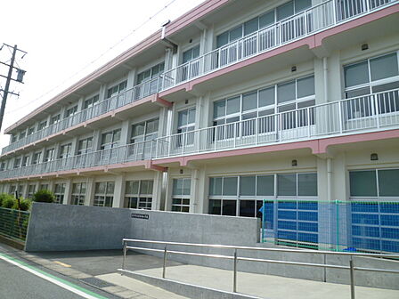 袋井市立袋井南小学校(789m)