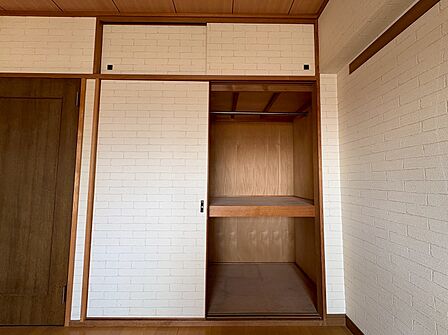 家電やスーツケース、ストック品など何でも片付く嬉しい空間です。